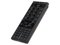 Native Instruments Traktor Kontrol X1 MK3 Schuin Voorkant