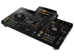 Pioneer XDJ-RX3 Schuin