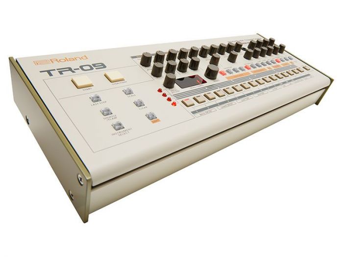 Roland TR-09 synthesizer