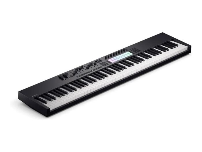 Novation Launchkey 88 MK4 Zijkant