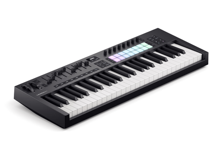 Novation Launchkey 49 MK4 Schuin Links