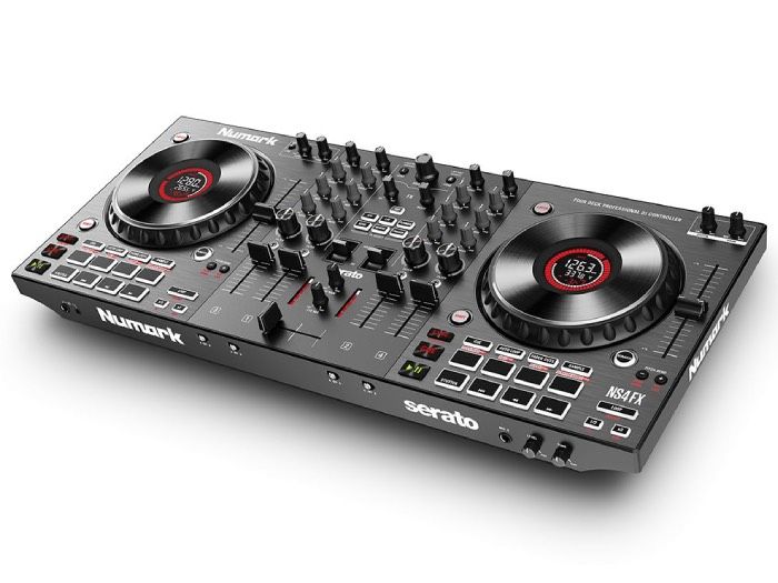 Numark NS4FX Schuin