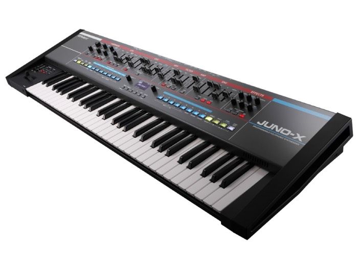 Roland JUNO-X Schuin
