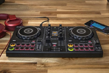 De Pioneer DDJ-200; draaien via je smartphone of iPad! De Pioneer DDJ-200; draaien via je smartphone of iPad!