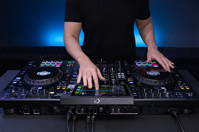 Daar is 'ie dan bijna... de XDJ-AZ! Daar is 'ie dan bijna... de XDJ-AZ!