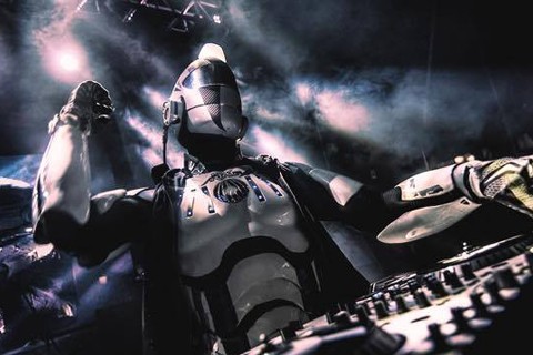 Nieuw tijdperk: Robot DJ in Tsjechië 